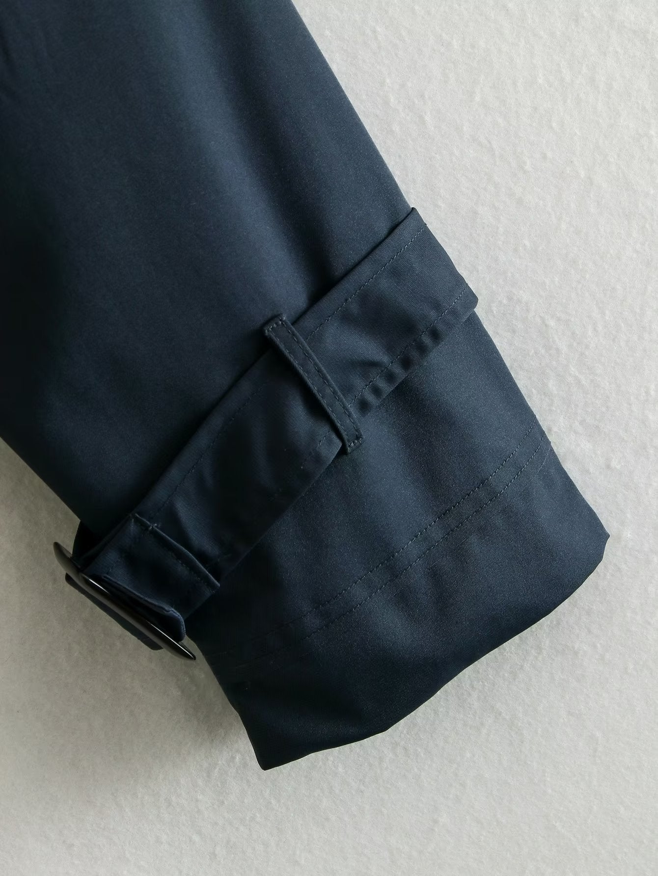 Trench Court Chic – Élégance Printanière