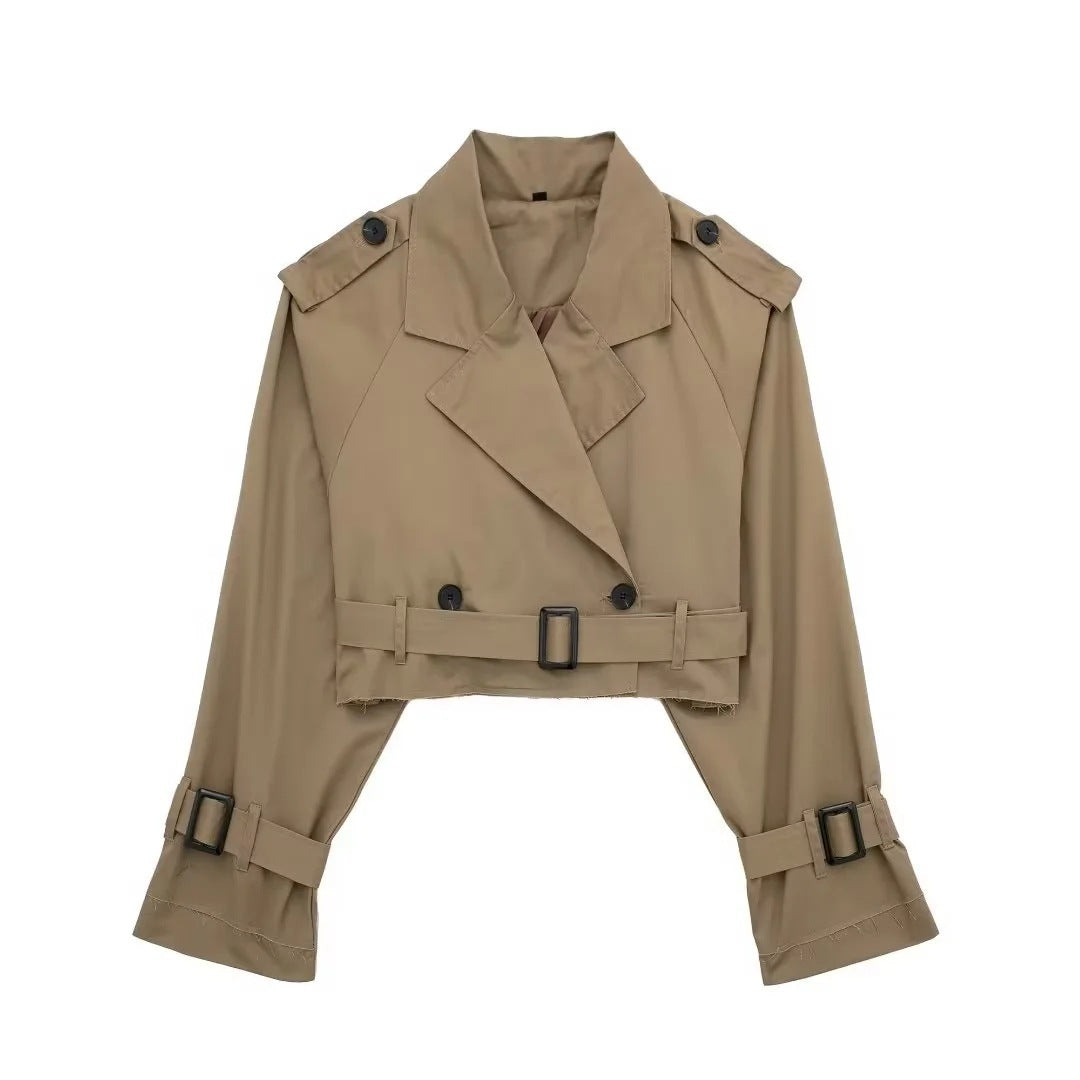 Trench Court Chic – Élégance Printanière